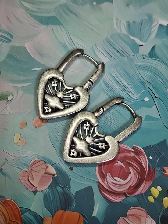Vivienne Westwood Heart Huggie Earrings - Picture 6 of 7